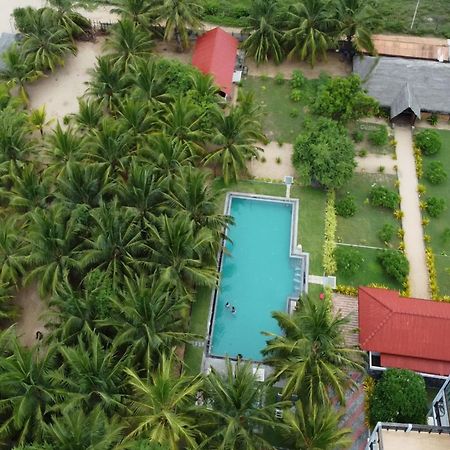 Nn Beach Resort & Spa Nilaveli Exterior photo
