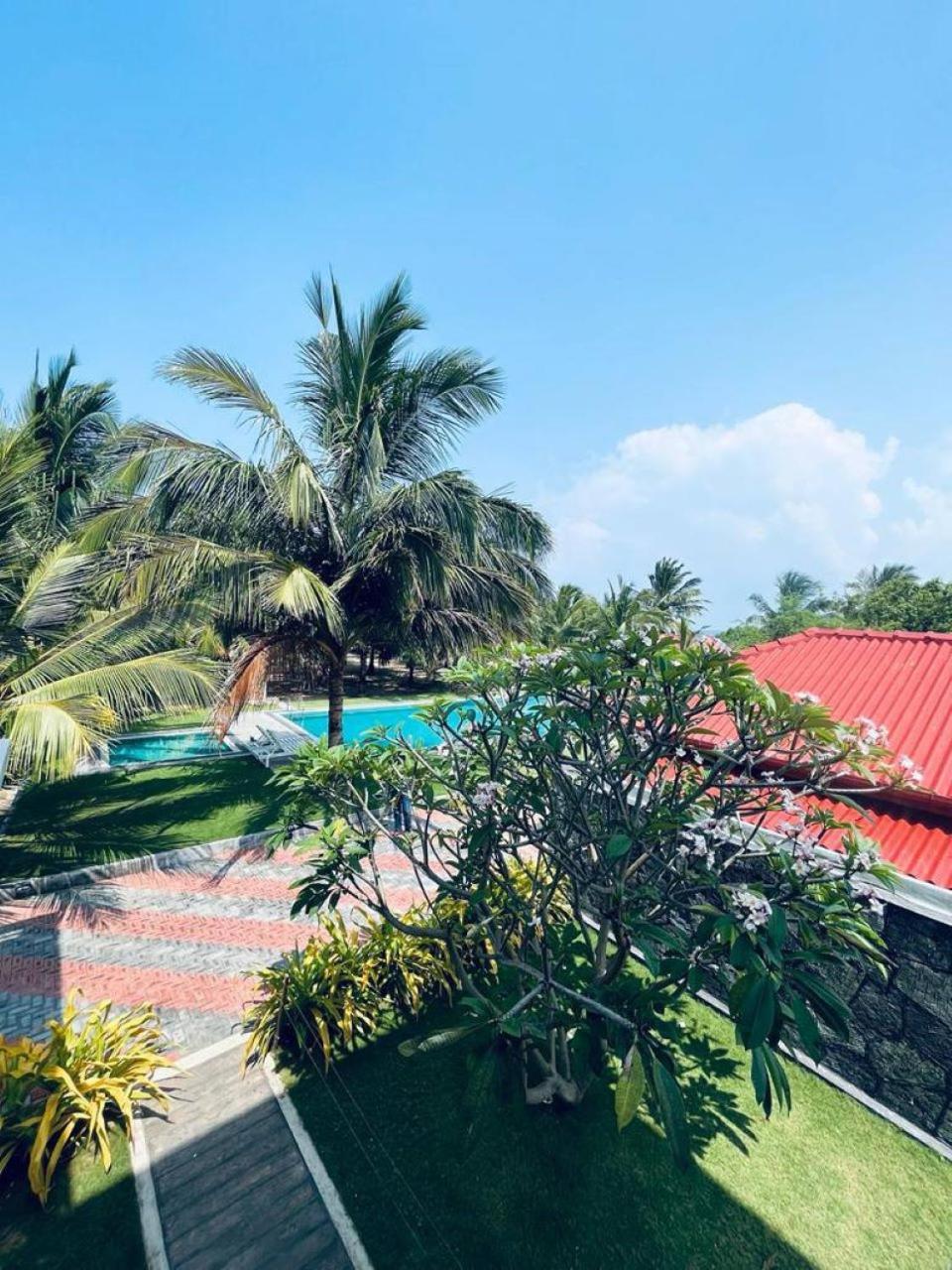 Nn Beach Resort & Spa Nilaveli Exterior photo